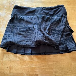 Lululemon skort size 6